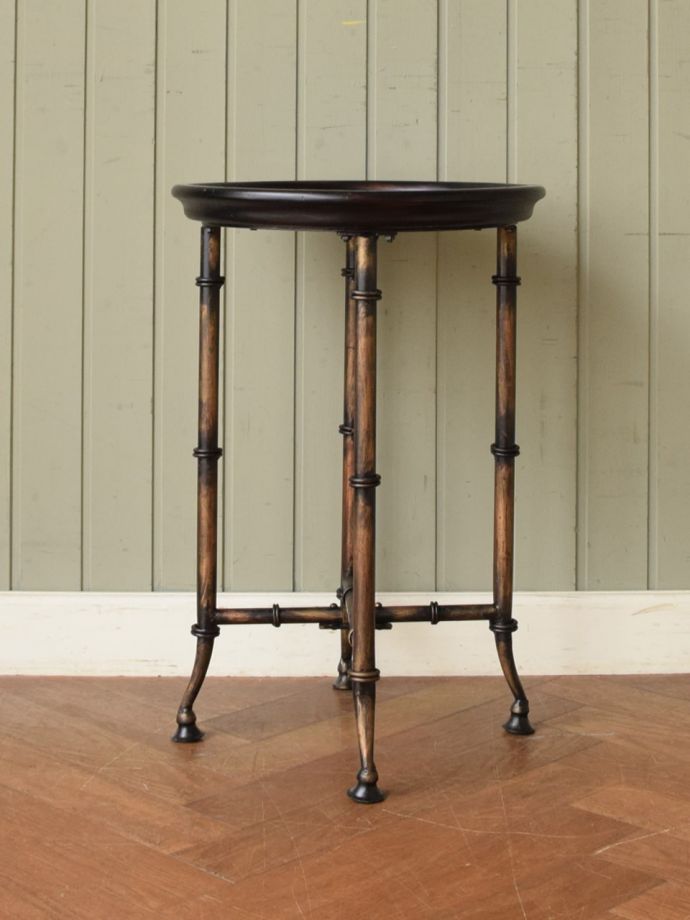 どこから見てもキレイなサイドテーブル