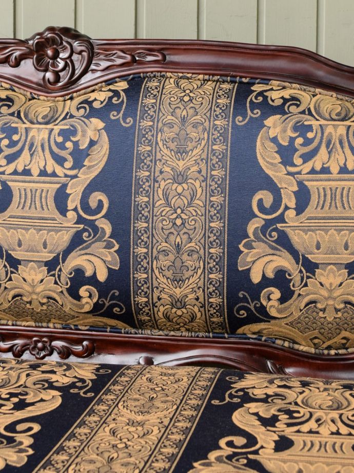 おしゃれなアンティーク風ソファ