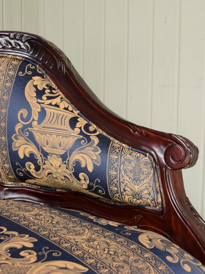 ソファのアーム部分