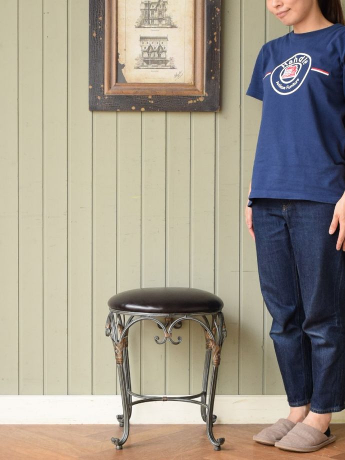 アンティーク風のスツール