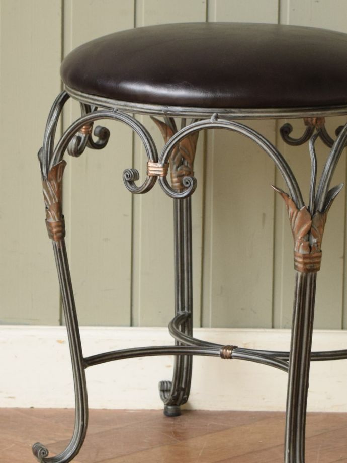 おしゃれなフレンチスタイルのスツール