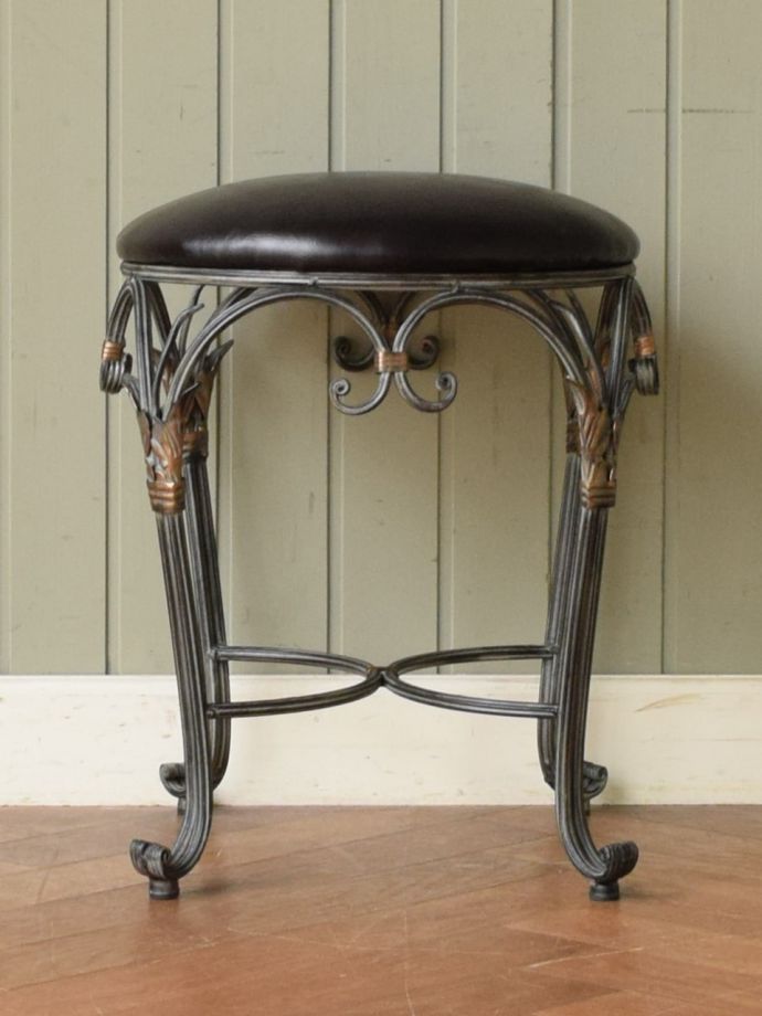 スツールの側面