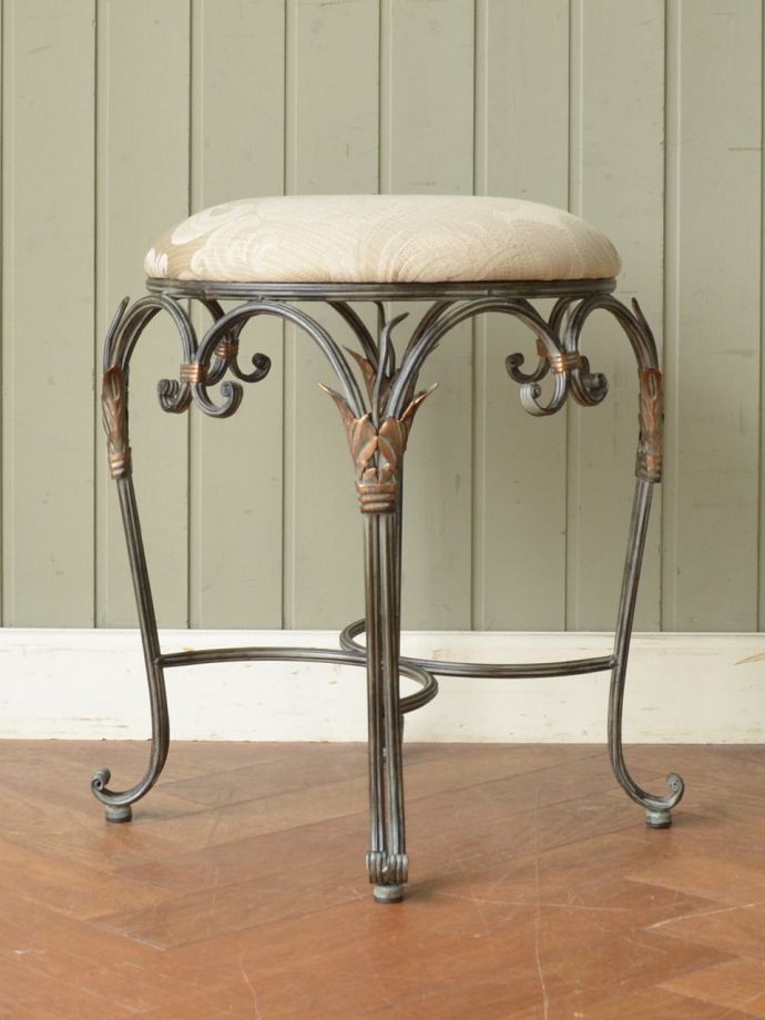 スツールの側面