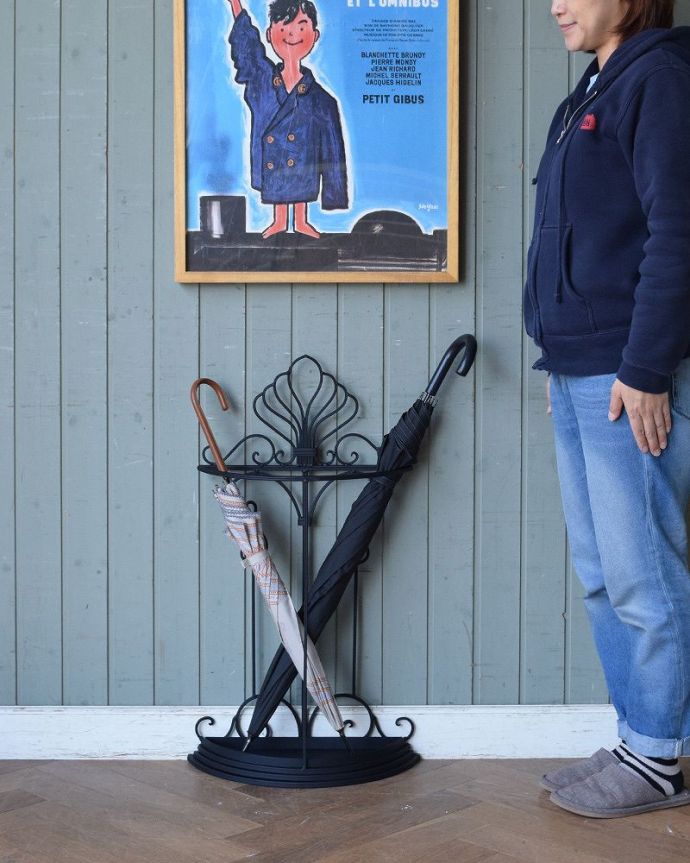 アンティーク風のおしゃれな傘立て