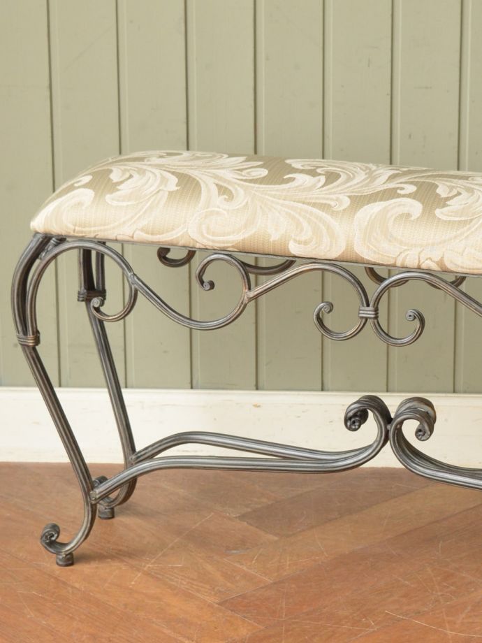 おしゃれなフレンチスタイルのスツール