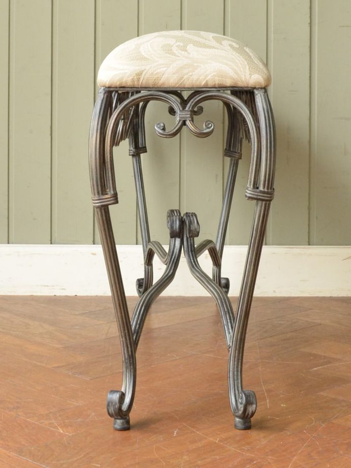 スツールの側面