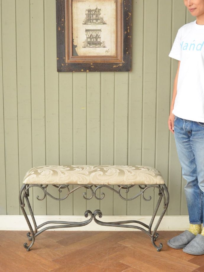 アンティーク風のスツール