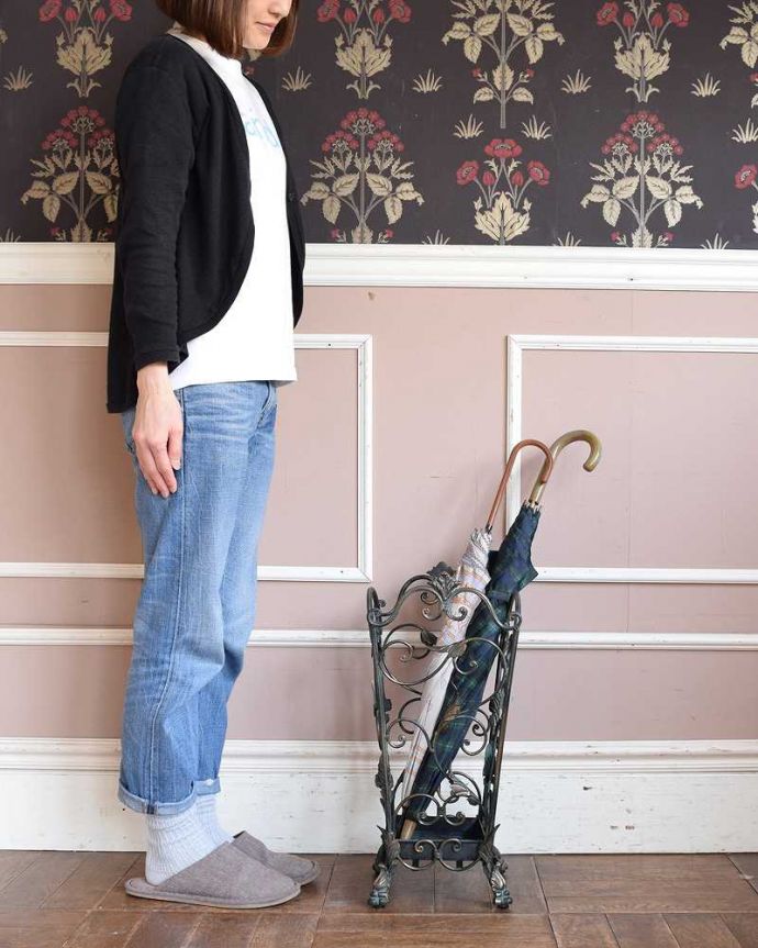 アンティーク風のおしゃれな傘立て