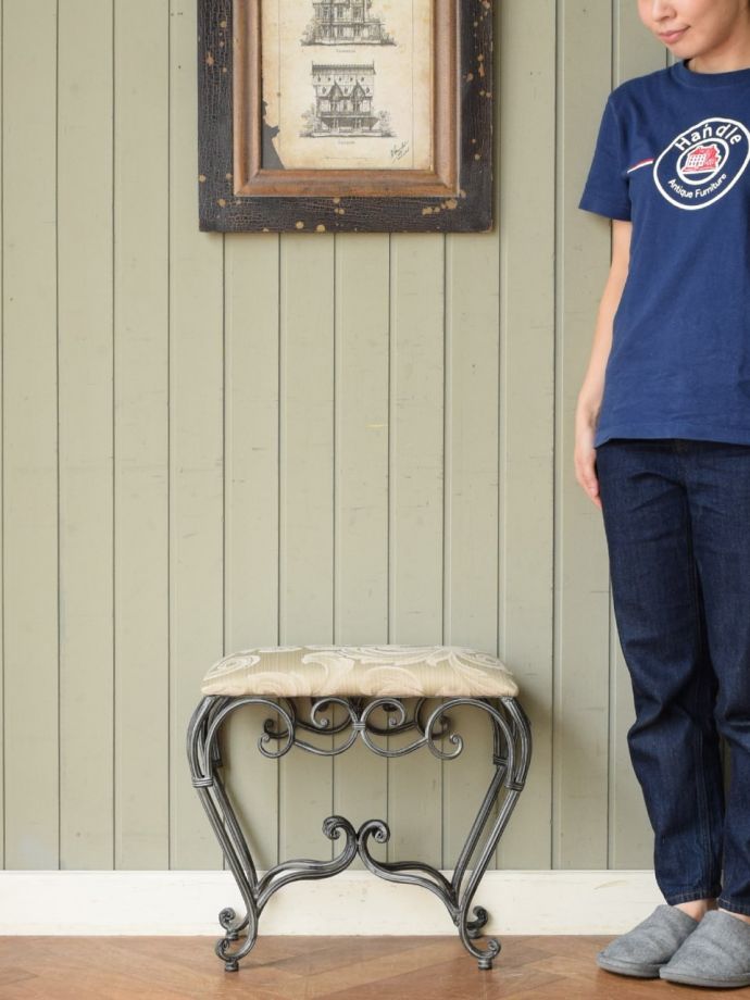 アンティーク風のスツール