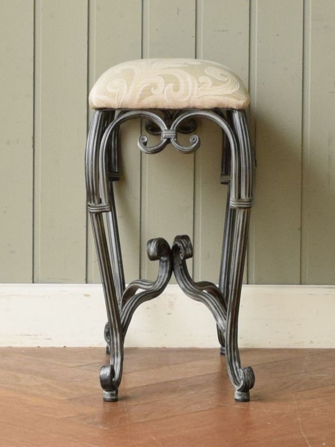 スツールの側面