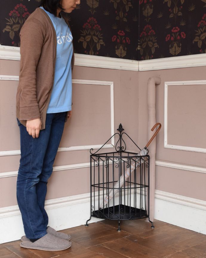 アンティーク風のおしゃれな傘立て