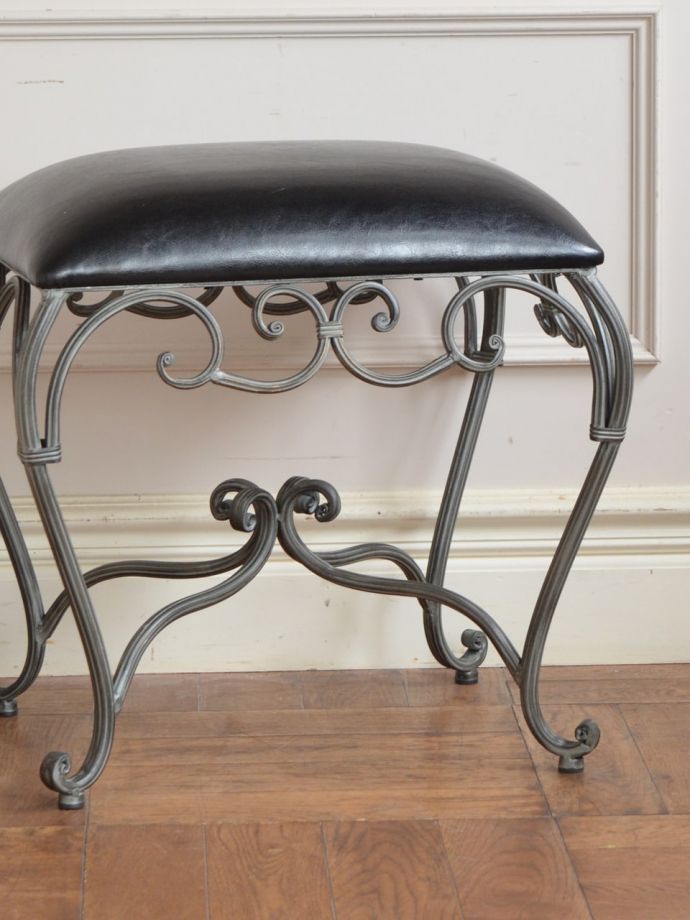 おしゃれなフレンチスタイルのスツール