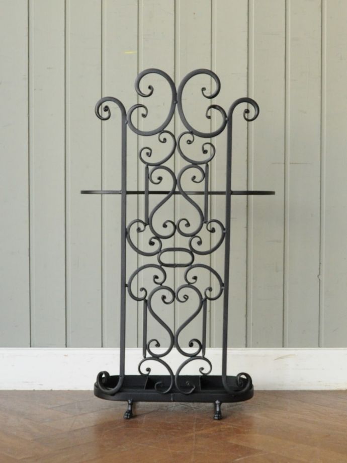 アンティーク調のおしゃれな傘立て、アイアンのアンブレラスタンド(y