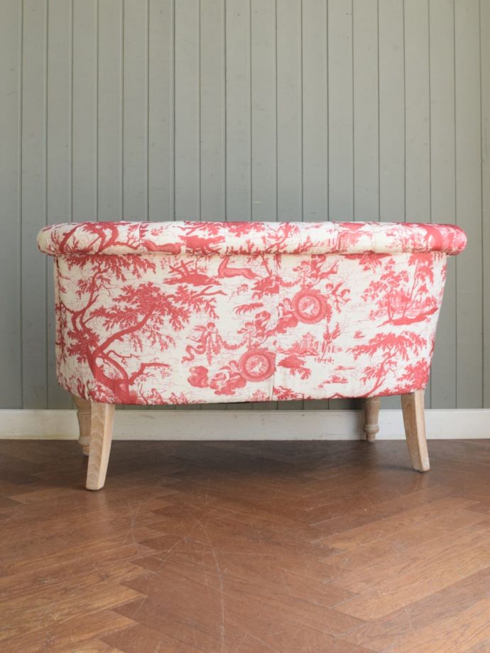 リビングチェアの後ろ姿