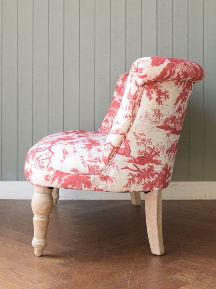 二人掛けソファの横