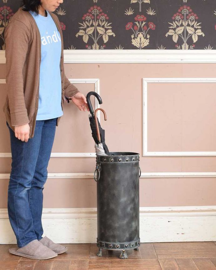 アンティーク風のおしゃれな傘立て