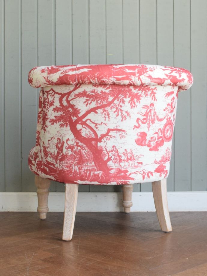 リビングチェアの後ろ姿