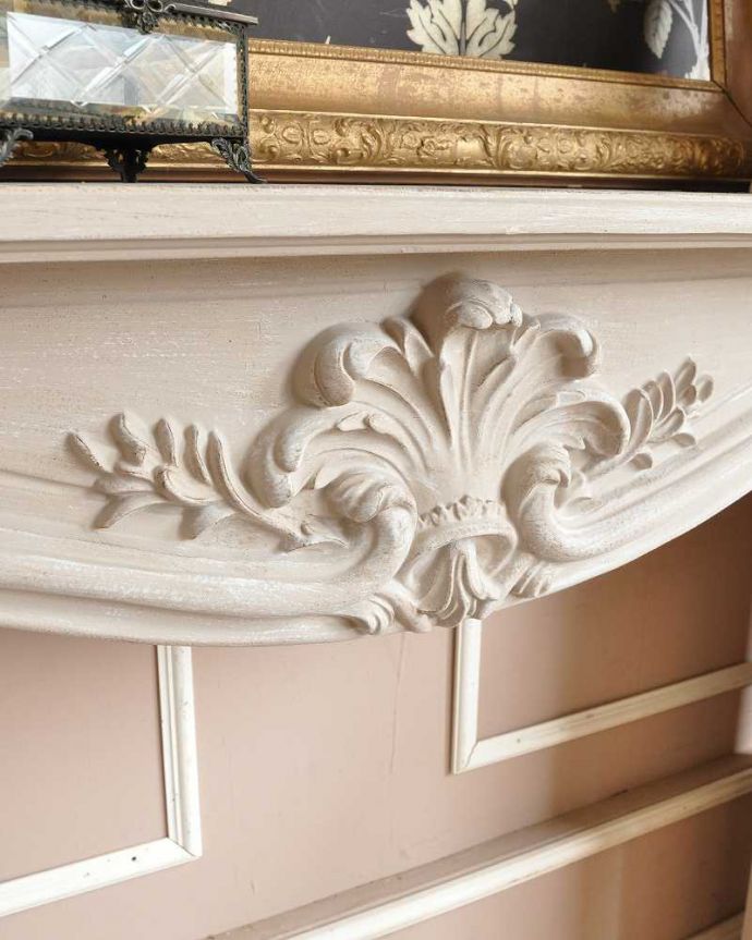 アンティーク風の家具 アンティーク風 アンティーク風マントルピース(コンソールテーブル)。惚れ惚れしちゃう美しさ女性らしい彫り。(y-243-f)
