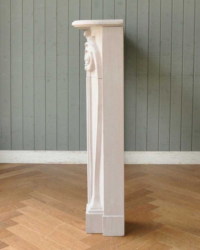 アンティーク風の家具 アンティーク風 アンティーク風マントルピース(コンソールテーブル)。横から見ても素敵なんですもちろん、横から見てもキレイに仕上がっているので、いろんな場所に置いて使って下さい。(y-243-f)