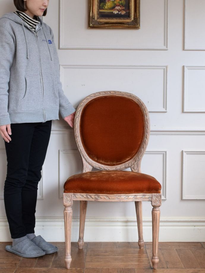 フランス生まれのチェア