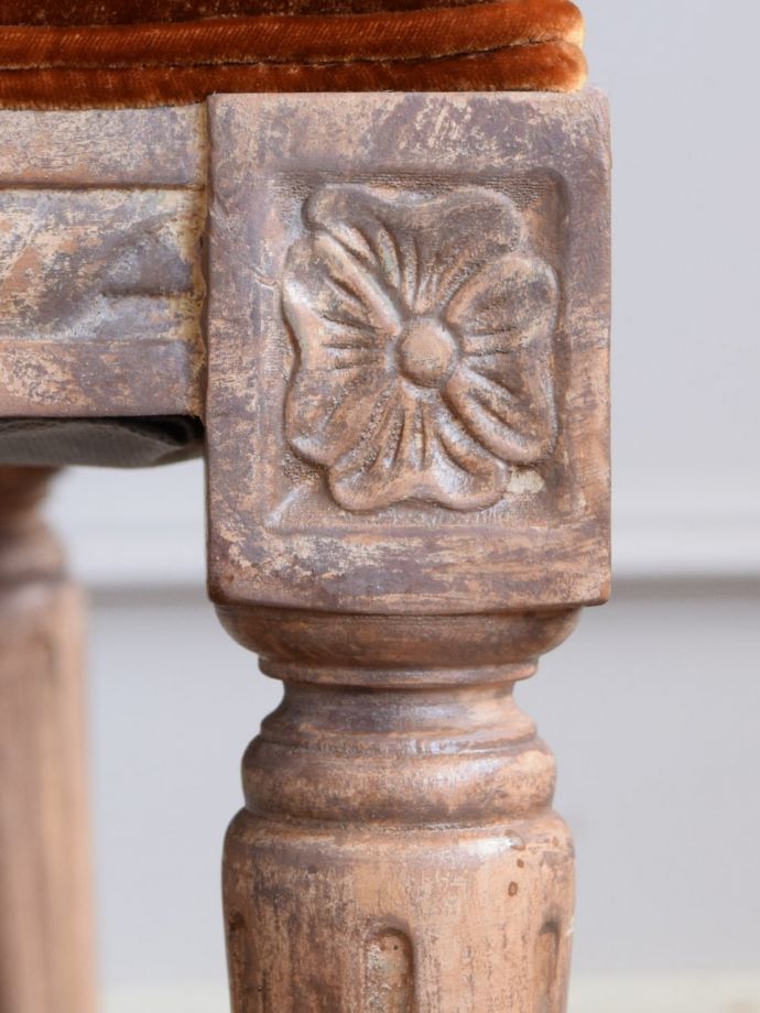 アンティーク風チェアの装飾