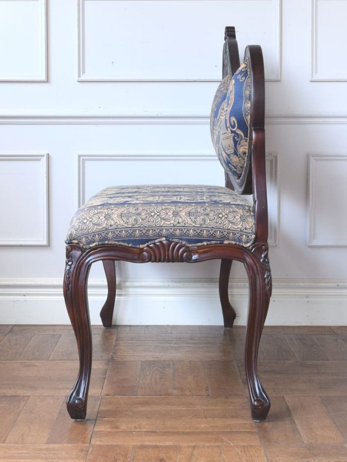 アンティーク風ベンチの側面