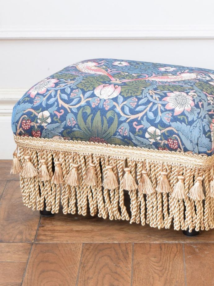 おしゃれなアンティーク風フットスツール