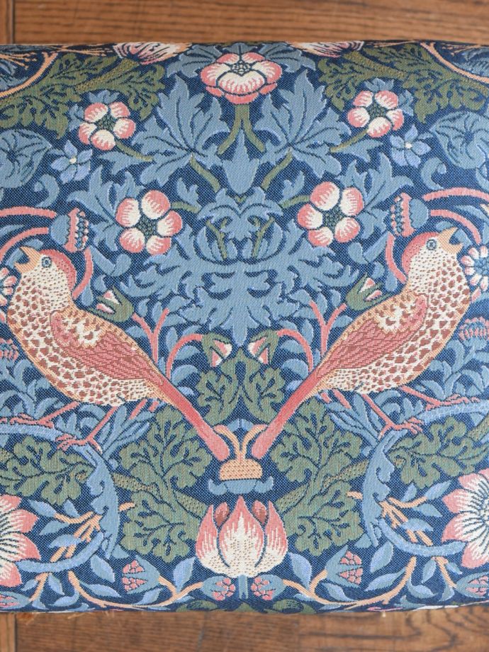 アンティーク調スツールの生地