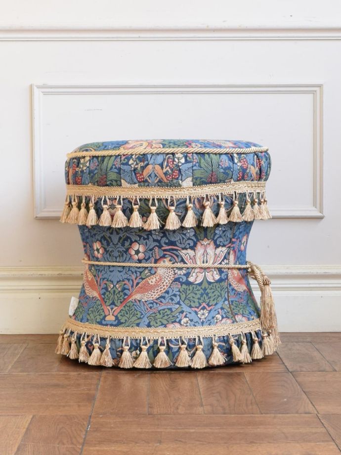 スツールを横からみると