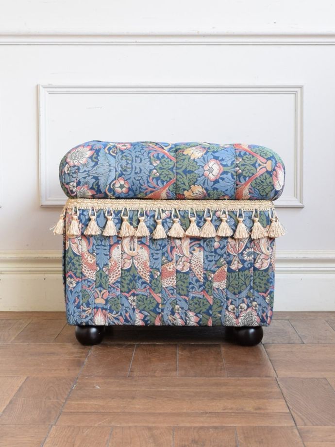 スツールを横からみると