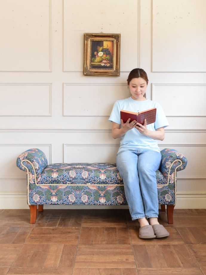 おしゃれなアンティーク風ベンチ