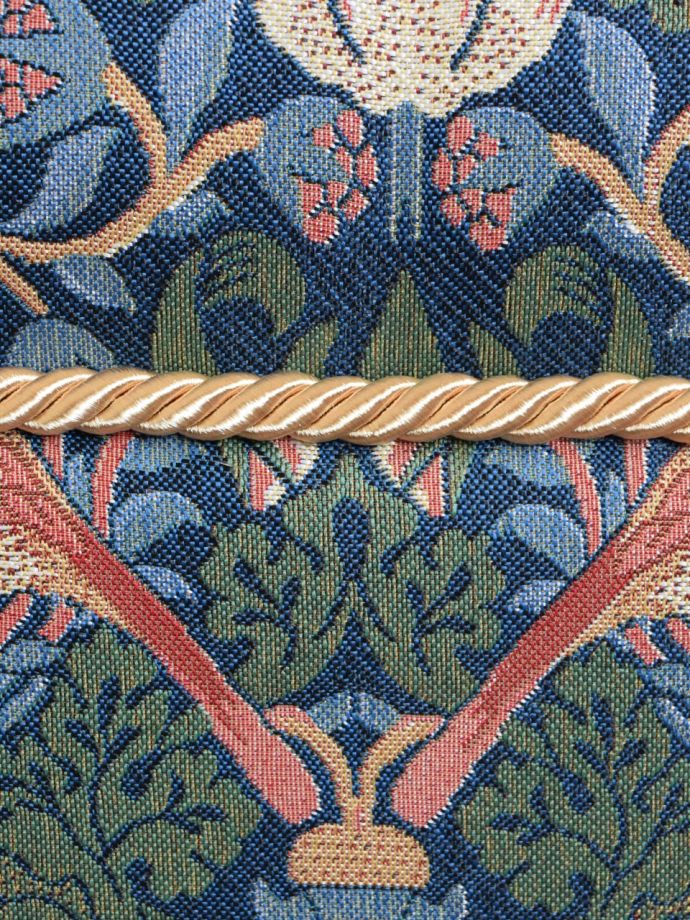 ウィリアムモリス柄のベンチ