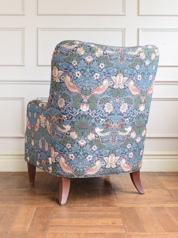 リビングチェアの後ろ姿