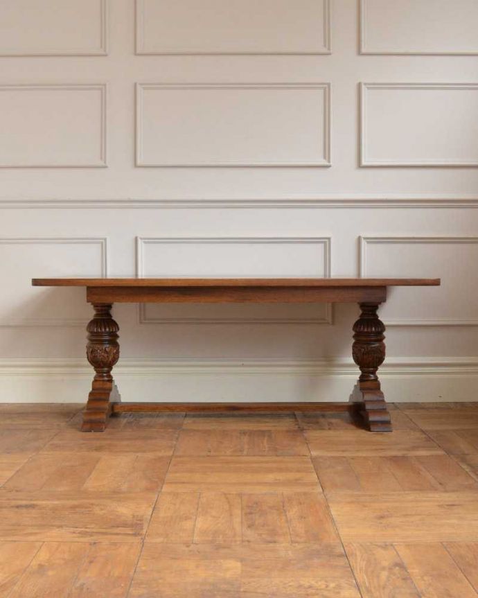 センターテーブルの後ろ