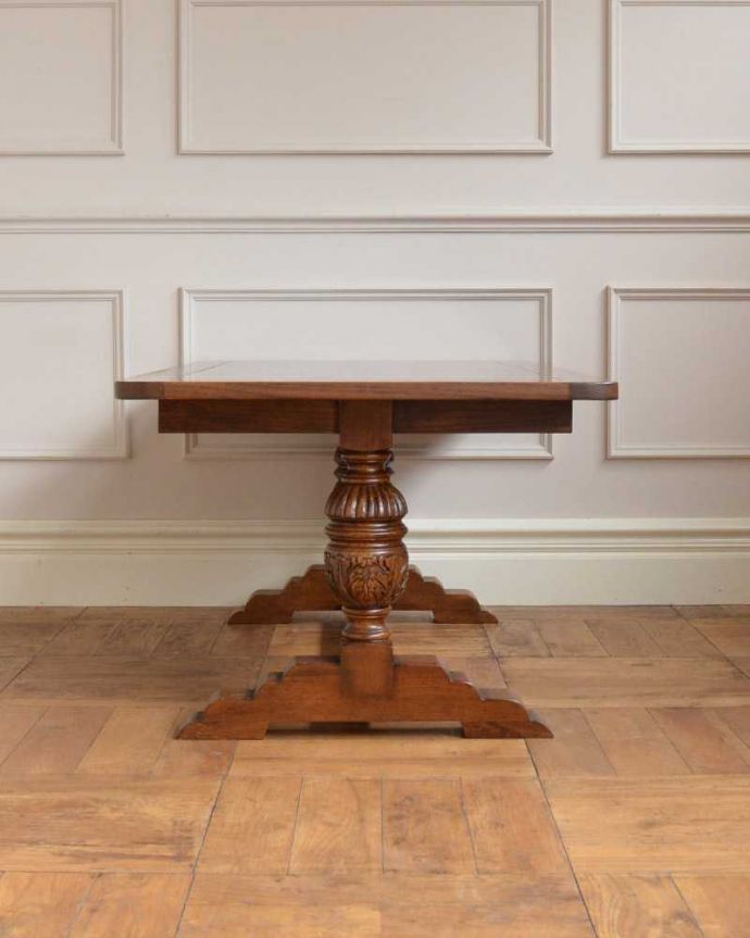 センターテーブルの横面