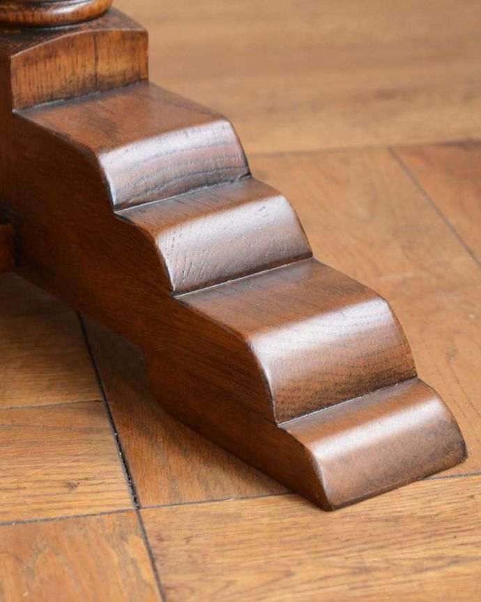 アンティーク風家具の脚