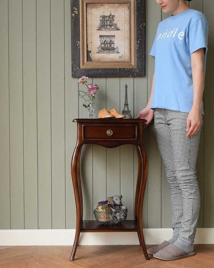 アンティーク風のコンソールテーブル