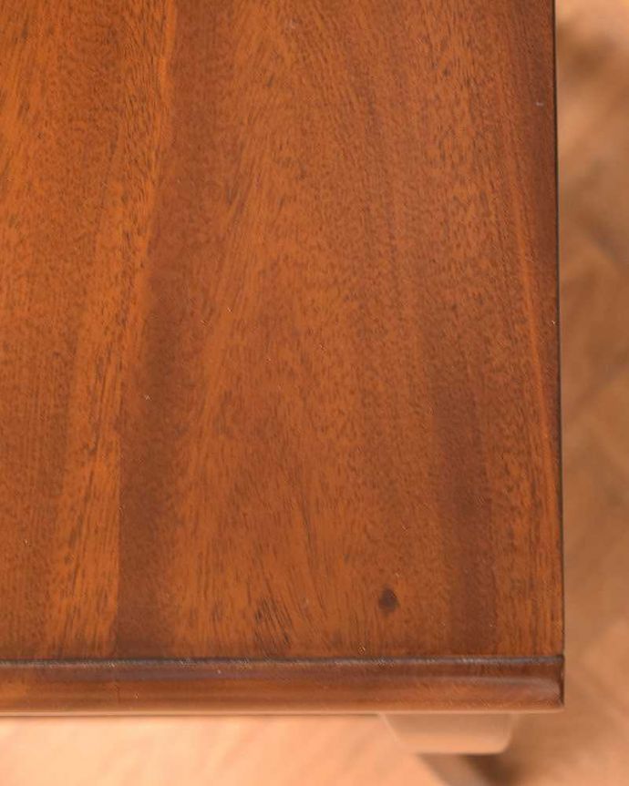 テーブルの天板の木目