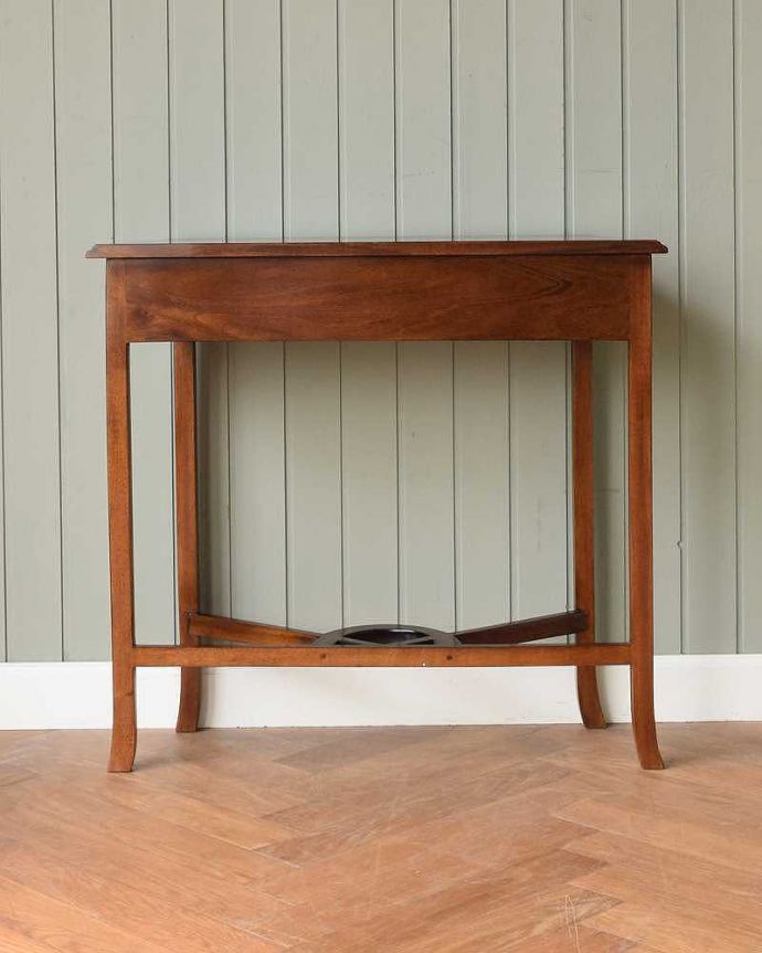 コンソールテーブルの後ろ