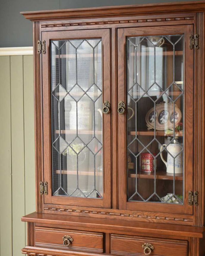 アンティーク風のキャビネット