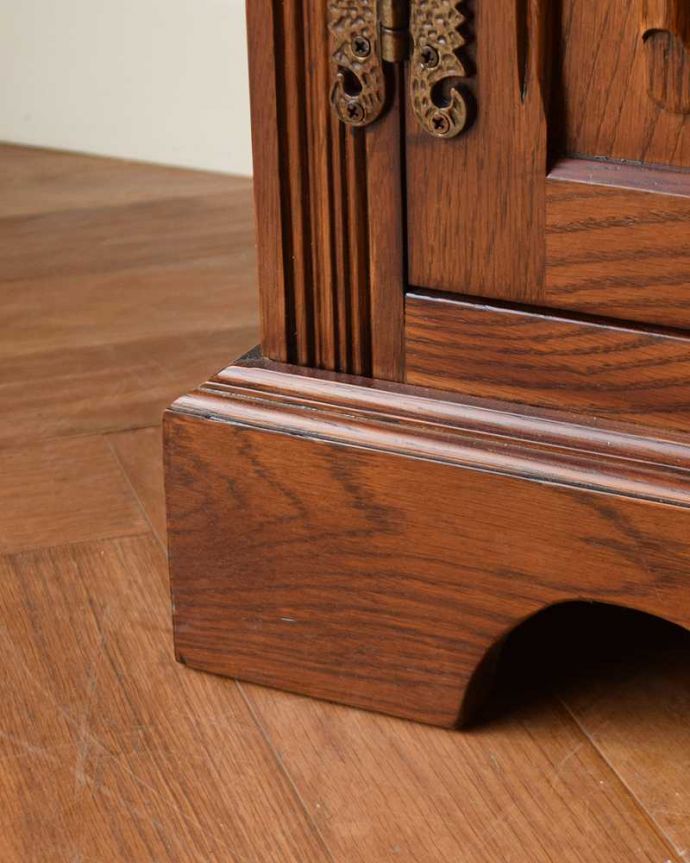 アンティーク風家具の脚