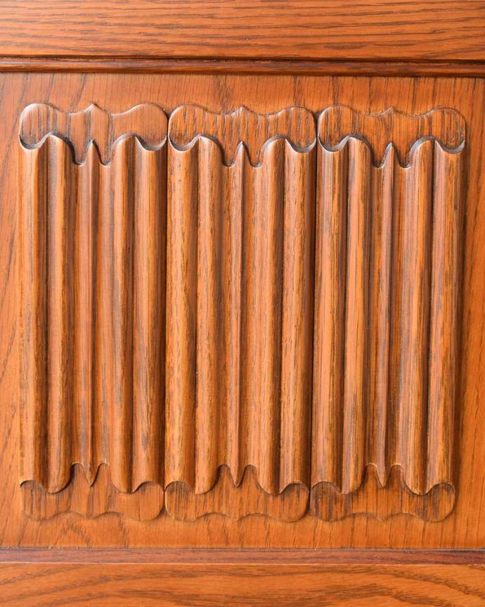 アンティーク風家具の装飾