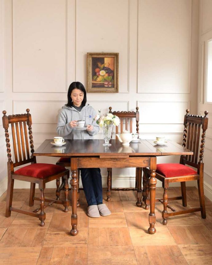 伸長式のダイニングテーブル