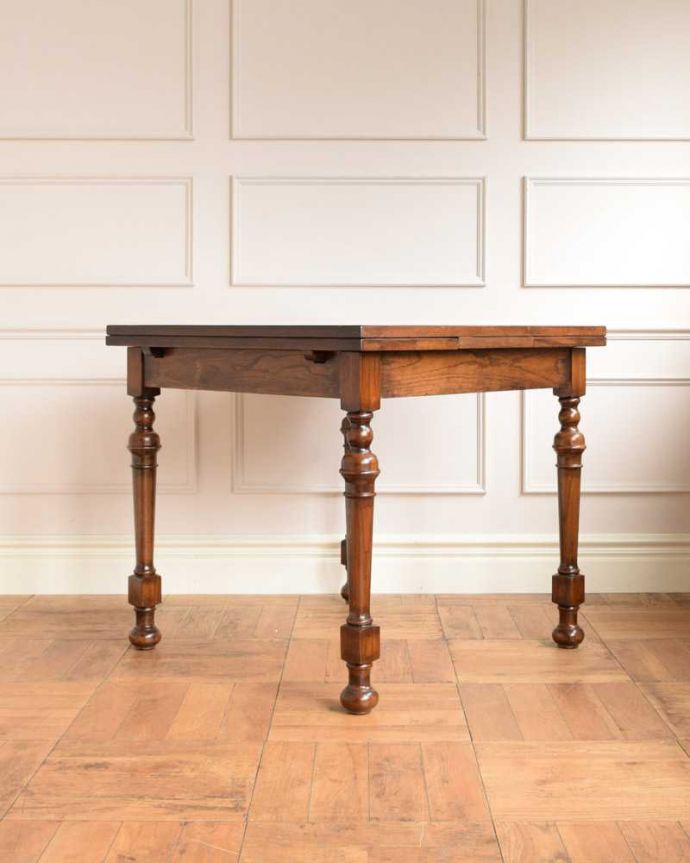 伸長式テーブルの横