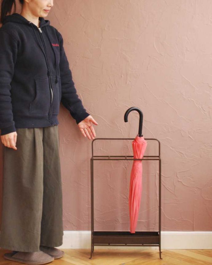 アンティーク風のおしゃれな傘立て