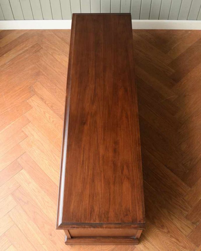 テレビボードの天板