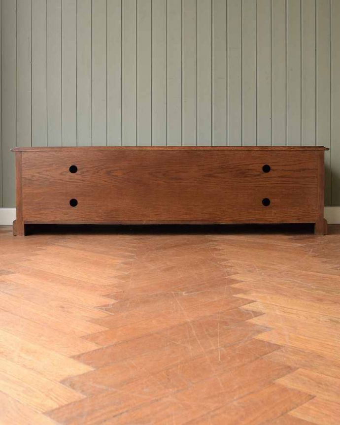 テレビボードの後ろ