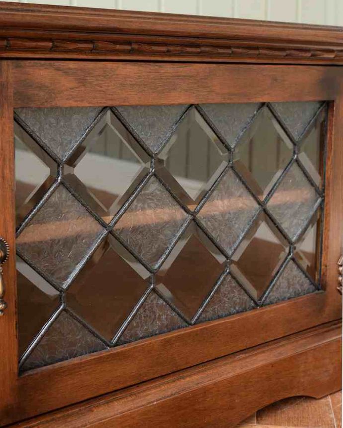 テレビボードのおしゃれな扉