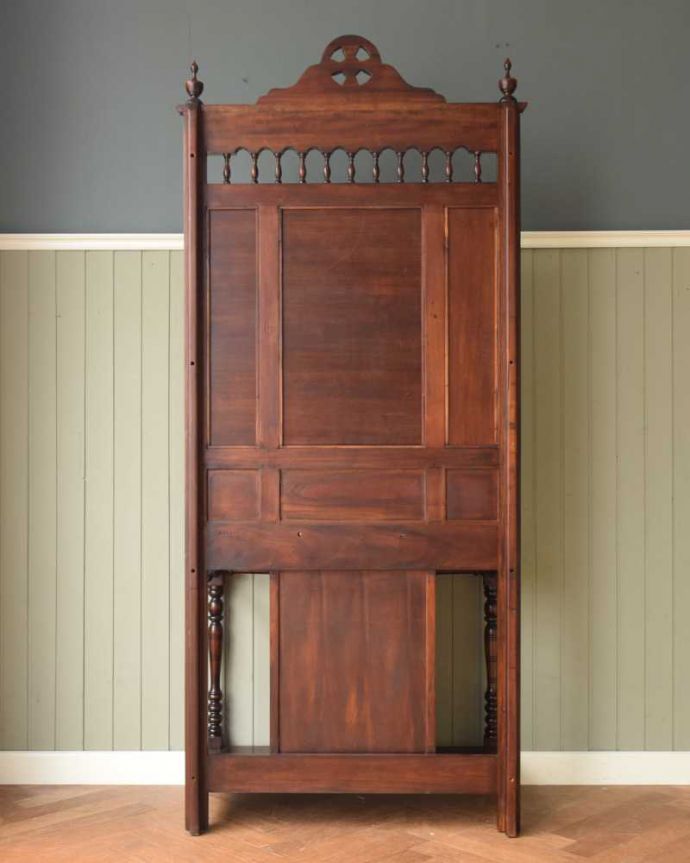 アンティーク風の家具　アンティーク風　アンティーク家具屋が選んだ、たっぷり収納できるアンティーク風のホールスタンド。後ろ姿もキレイなんです。(y-275-f)