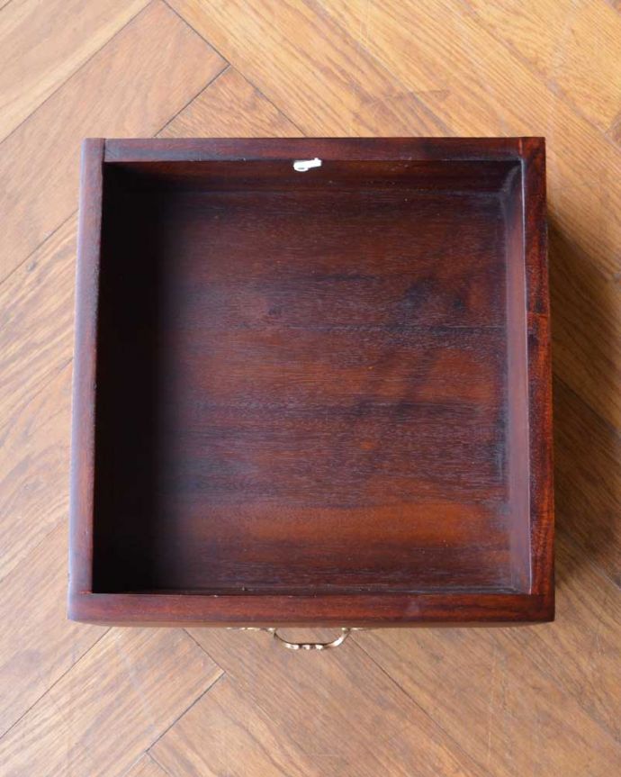 アンティーク風の家具　アンティーク風　アンティーク家具屋が選んだ、たっぷり収納できるアンティーク風のホールスタンド。引き出しが付いています。(y-275-f)